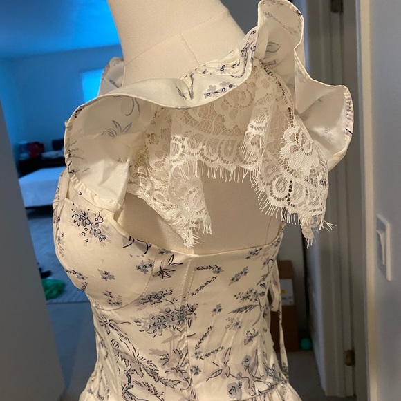 Elegant Cream Floral Ruffle Top - Picture 8 of 15